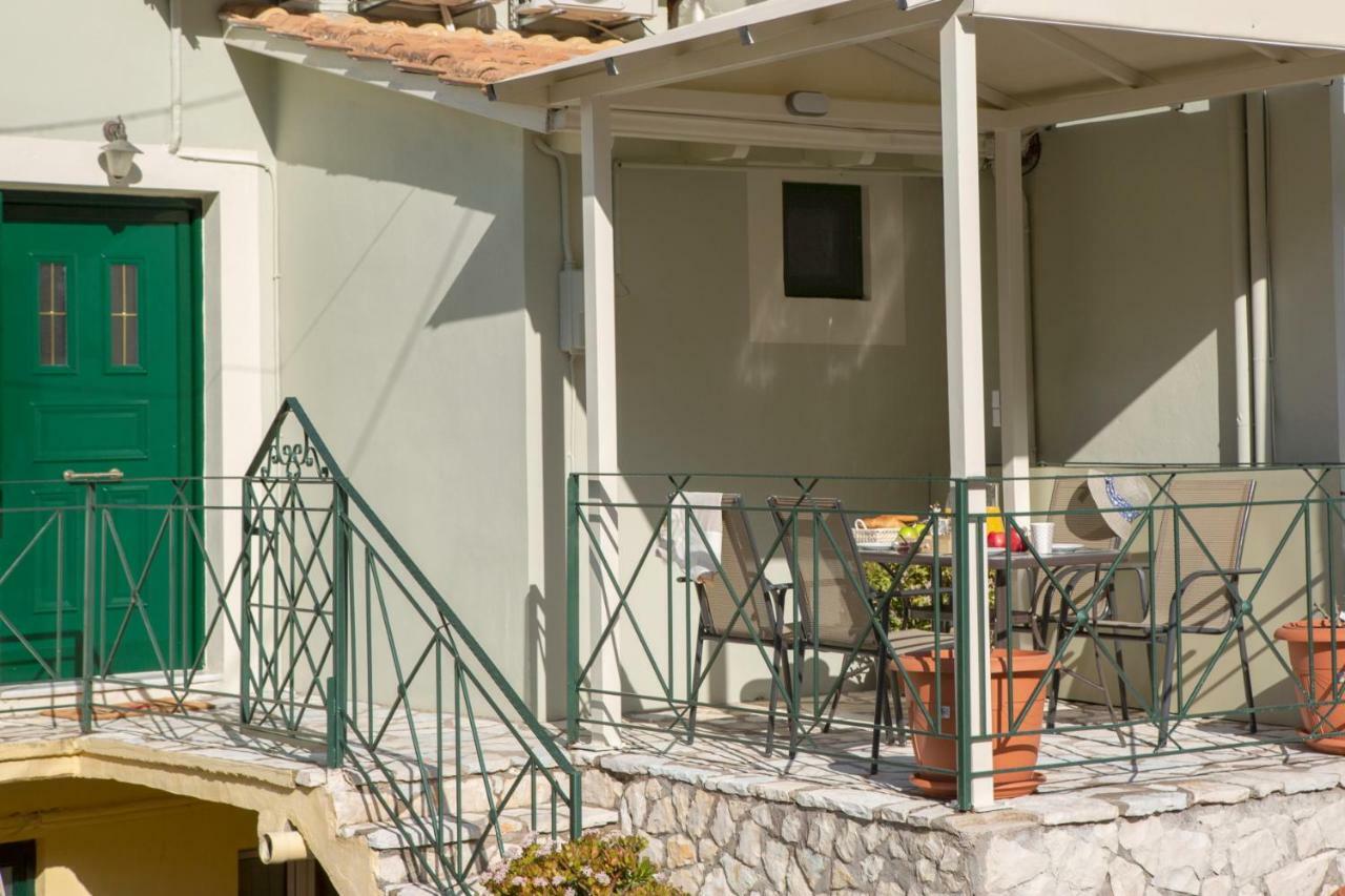 Dimitras Home Vasiliki  Luaran gambar